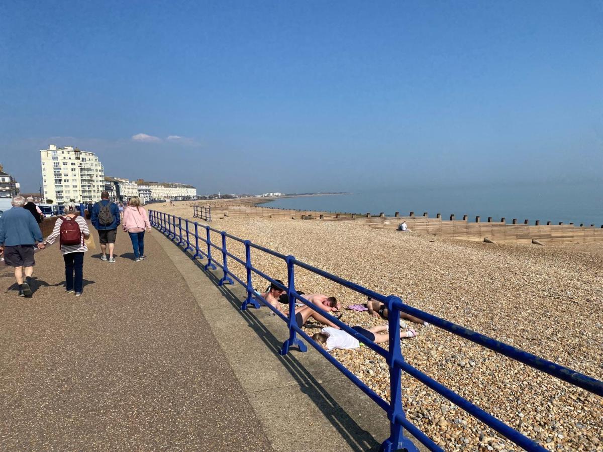 The Mowbray Bed and Breakfast Eastbourne Exteriör bild