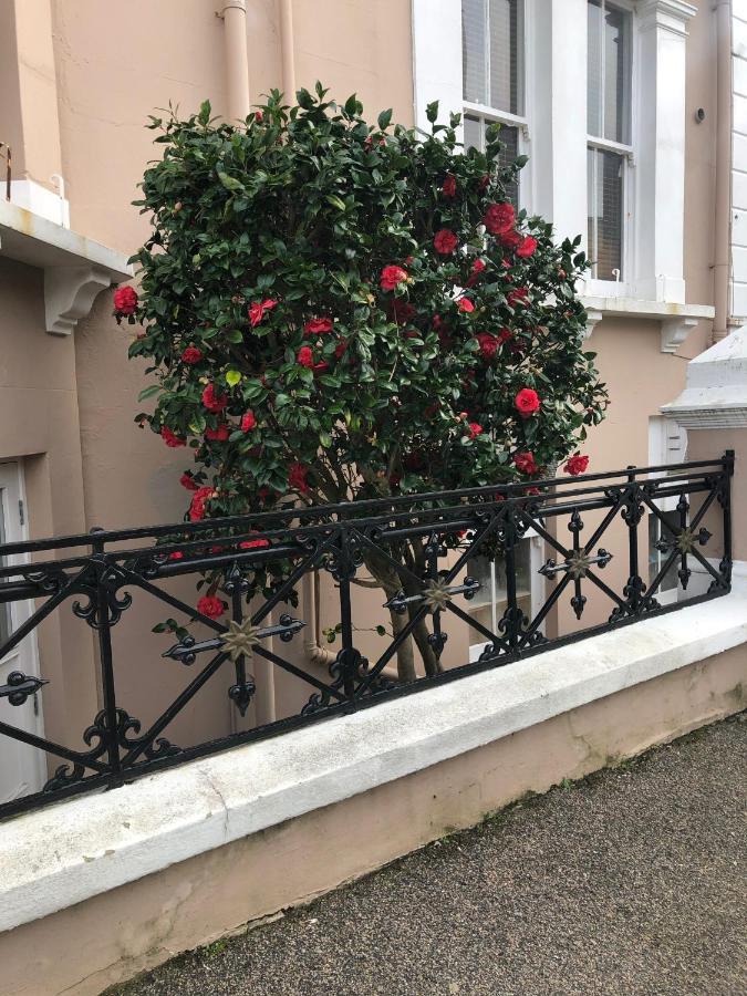 The Mowbray Bed and Breakfast Eastbourne Exteriör bild